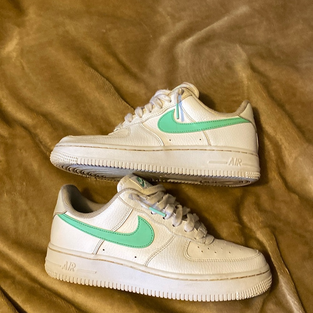 Nike women Air Force 1 ‘07 white green glow size 7.5 no tag